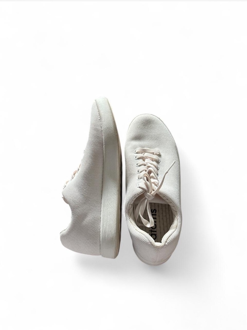 Women’s ATOMS model 000 white classic sneakers size 9